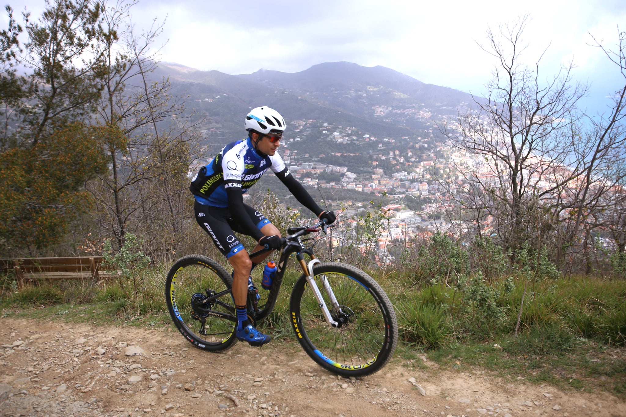 The jersey and bikes of the Decathlon AG2R La Mondiale Team for 2025 The jersey and bikes of the Decathlon AG2R La Mondiale Team for 2025
